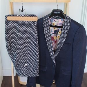 Paisley & Gray Navy Jaquard Suit